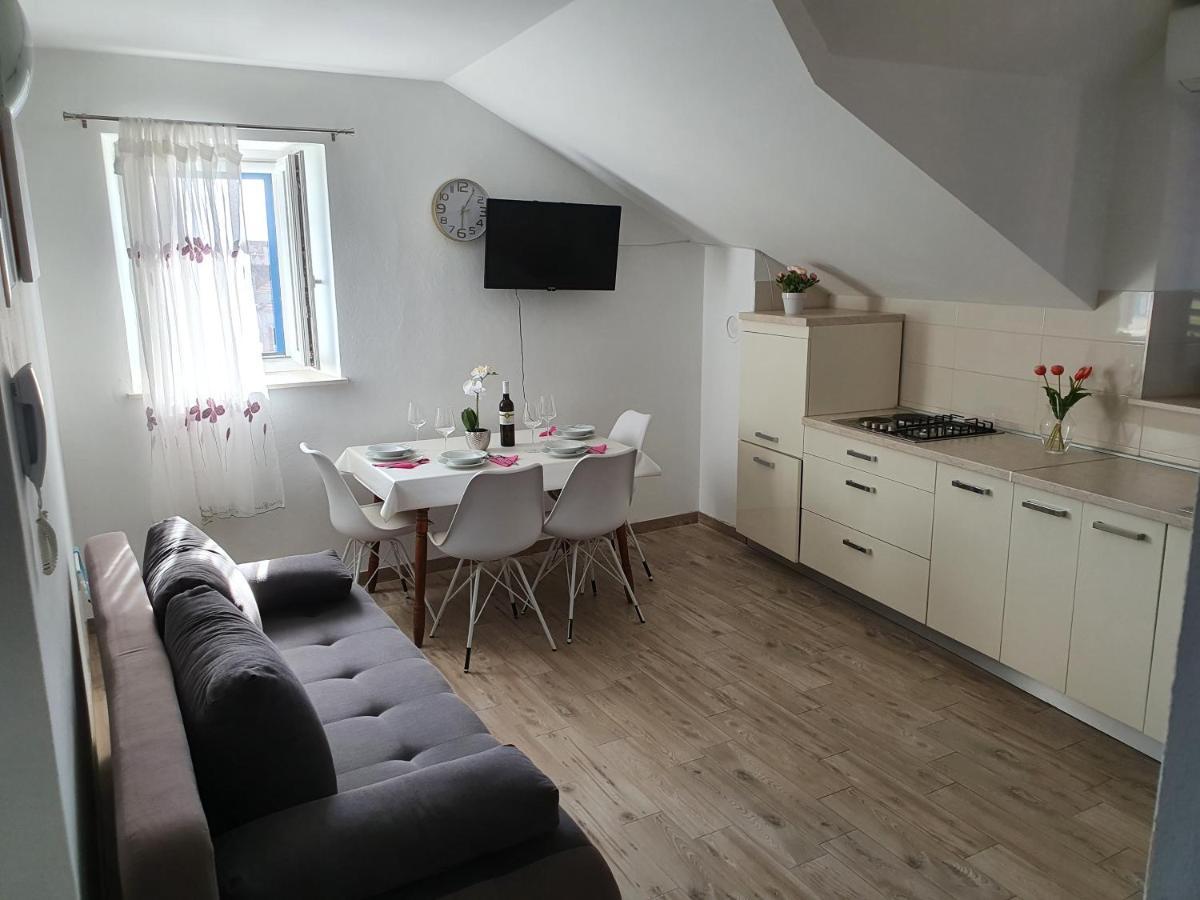 Apartaments Ukic 프르비치 세푸리네 외부 사진
